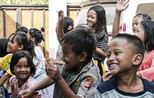 FOTO: Keceriaan Anak-Anak Penyintas Kebakaran Manggarai Mendapat Hiburan dari Tim Reaksi Cepat BPBD DKI Jakarta