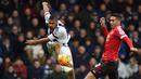 Pemain West Bromwich Albion,  Salomon Rondon (kiri)  menjadi penentu kemenangan timnya saat melawan Manchester United pada lanjutan Liga Inggris pekan ke-29.  (AFP/Paul Ellis) 