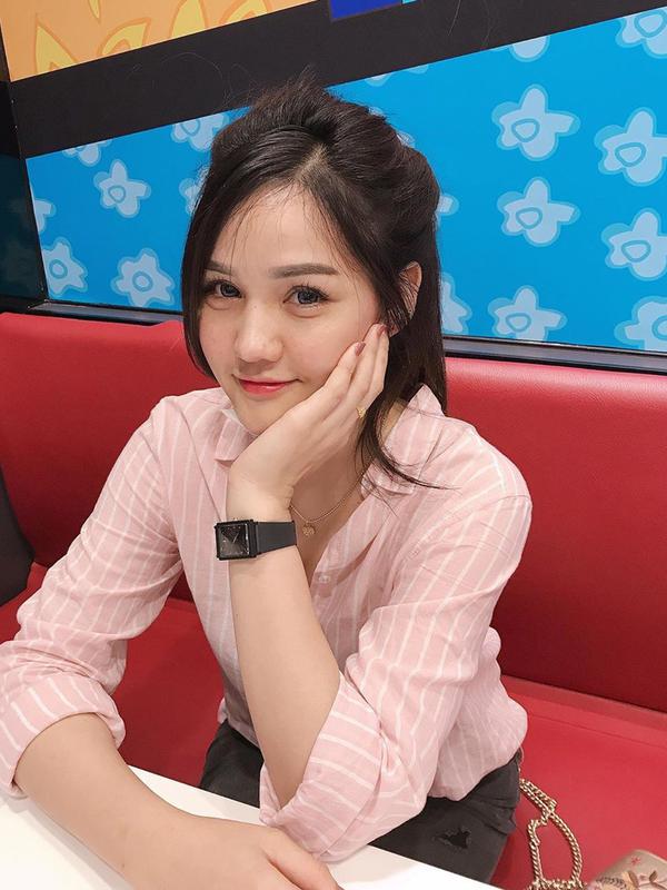 Sandy Klisana adalah mahasiswi jurusan Pariwisata dan Perhotelan, Universitas Loei Rajabhat, Thailand. (Liputan6.com/IG/@sandy_klisana)