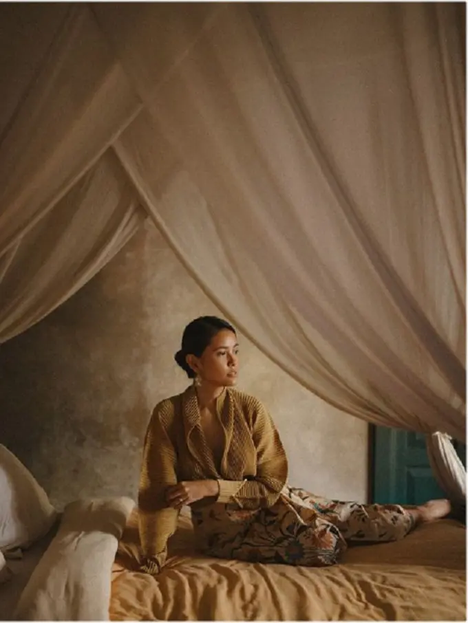 [Bintang] Tidak Memakai Makeup, Titi Rajo Bintang Tampak Flawless pada Suatu Photoshoot