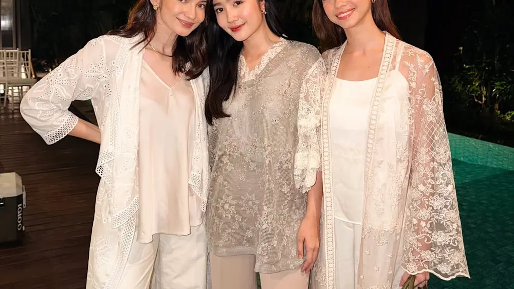 Tak hanya menggelar halal bihalal, ia juga merayakan ulang tahunnya yang ke-43 dalam suasana penuh keakraban bersama para sahabat selebriti. [@febbyrastanty/@itsmebcl].