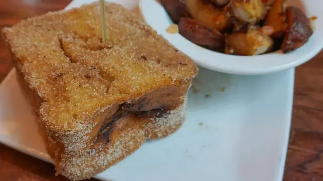 Tonga Toast biasa disajikan untuk sarapan pagi