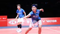 Ganda putri Indonesia, Apriyani Rahayu/Siti Fadia Silva Ramadhanti, bertanding melawan pasangan China, Chen Qing Chen/Jia Yi Fan, pada laga BWF World Tour Finals 2023 di Hangzhou, China, Kamis (14/12/2023). (Bola.com/PBSI)