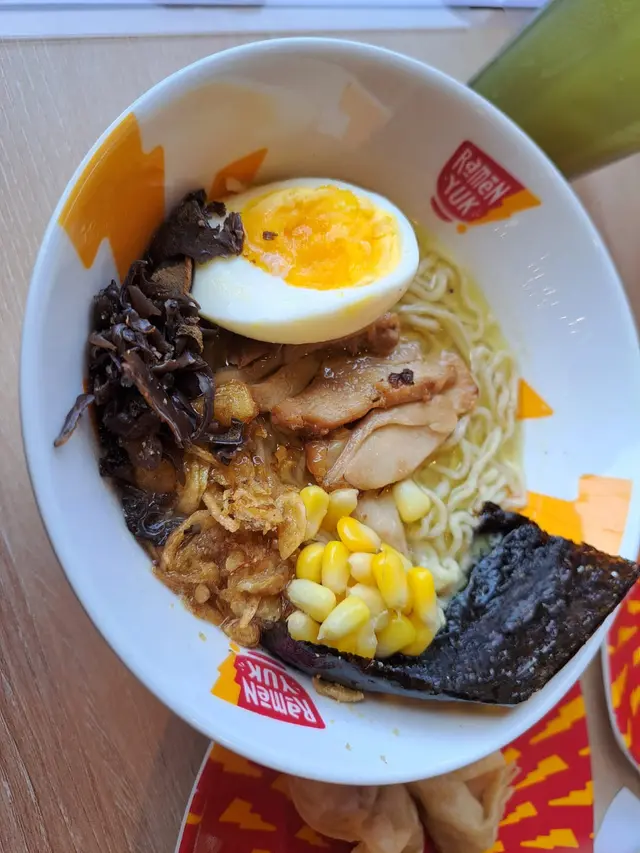 Nongkrong Asyik di Restoran Ramen Halal, Harganya Tak Beda dari Penjual Mi Gerobakan