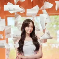 Di usianya yang kini menginjak 35 tahun, Yoona tetap memancarkan aura awet muda dengan pesona yang seakan tak lekang oleh waktu. [@limyoona__official].