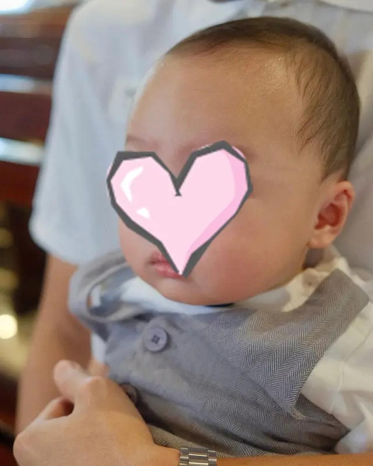 6 Potret Jayden Anak Jonatan Christie dan Shanju Dibaptis, Anteng Digendong Ayah