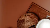 Cara Mudah Lepaskan Daging Kelapa Tanpa Pisau, Bisa Ditiru di Rumah