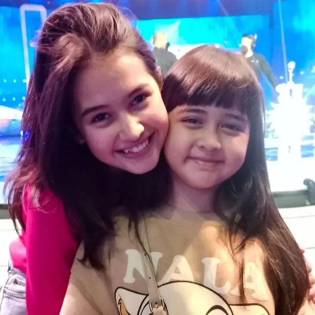 Kenal Sejak Belia, Ini 6 Potret Transformasi Sandrinna Michelle dan Ciara Brosnan