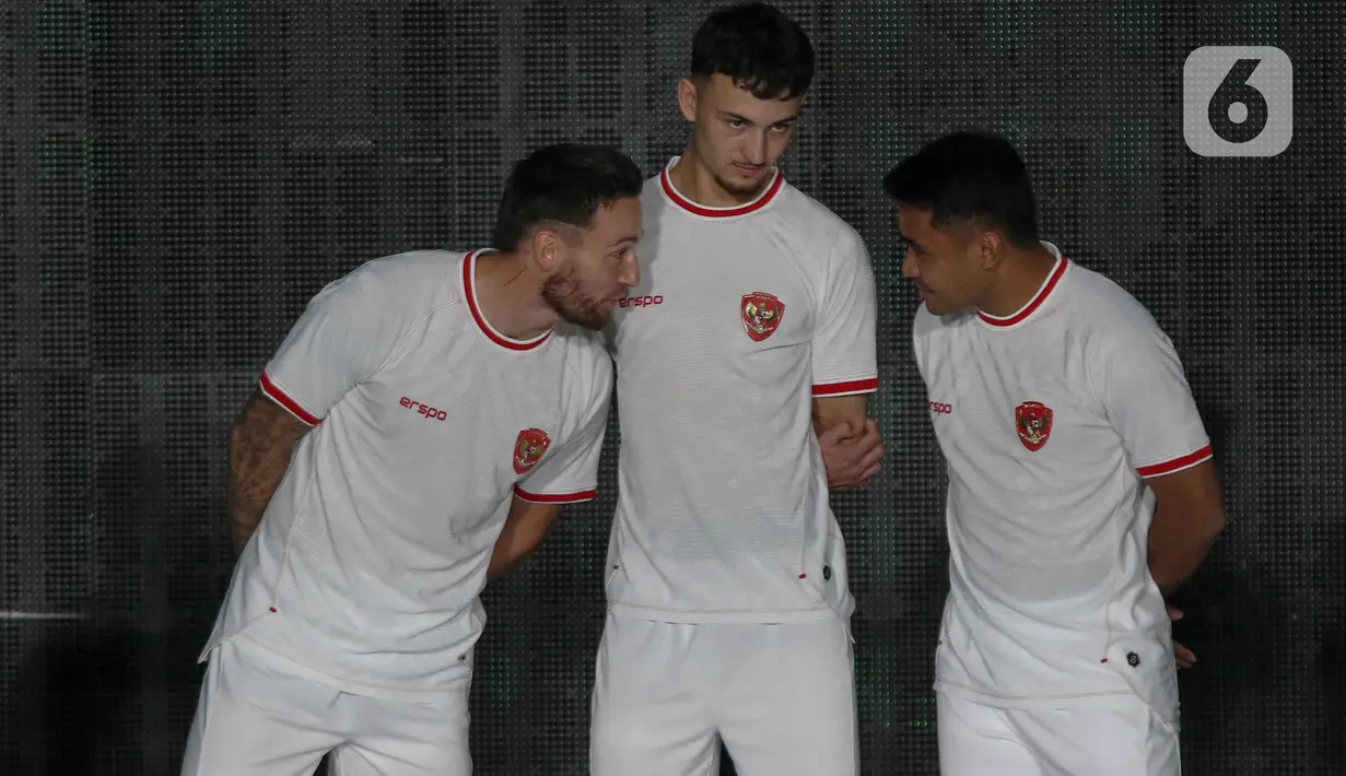 Jersey Timnas Indonesia terbaru resmi dirilis Erspo selaku penyedia apparel terbaru. (Liputan6.com/Herman Zakharia)