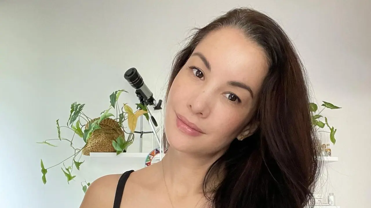 [Fimela] Nadya Hutagalung