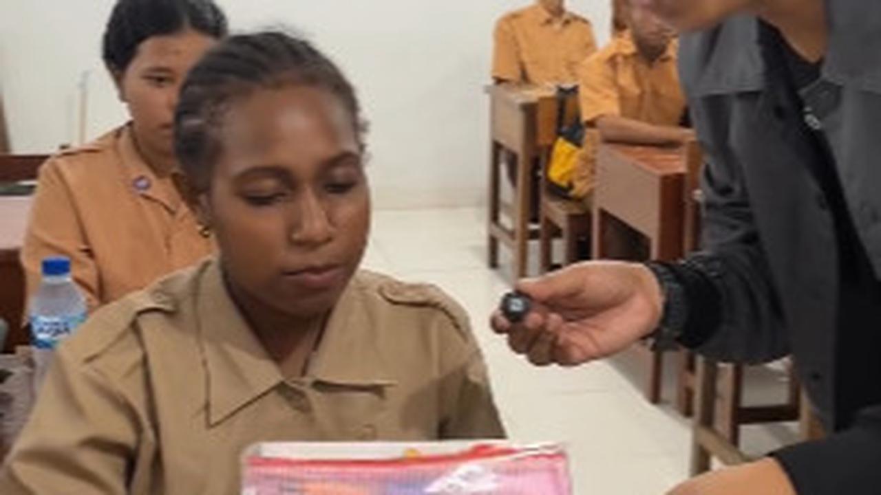 Intip Isi Bingkisan Wapres Gibran untuk Siswa SMK di Merauke, 'Harap Bantuan ini Teman-teman Jadi Termotivasi Rajin Sekolah'