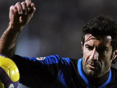 Inter Milan's midfielder Luis Figo during Italian Serie A match on December 20, 2008 at Siena's Artemio Franchi Stadium. Inter Milan defeated Siena 2-1. AFP PHOTO/FILIPPO MONTEFORTE