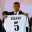 Zinedine Zidane merupakan eks pemain sekaligus legenda Real Madrid yang kini menjajaki karier sebagai seorang pelatih Los Blancos