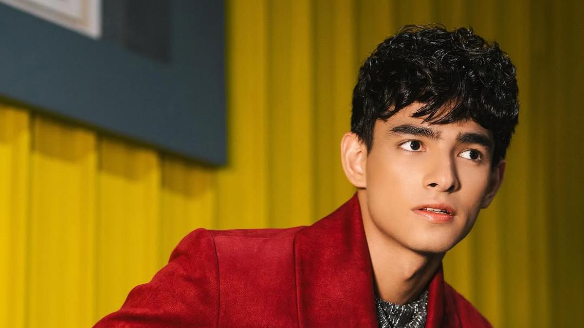 Harry Vaughan Bawa 6 Pasang Sepatu Hingga Matras Yoga ke Lokasi Syuting Asmara Gen Z, Buat Apa?