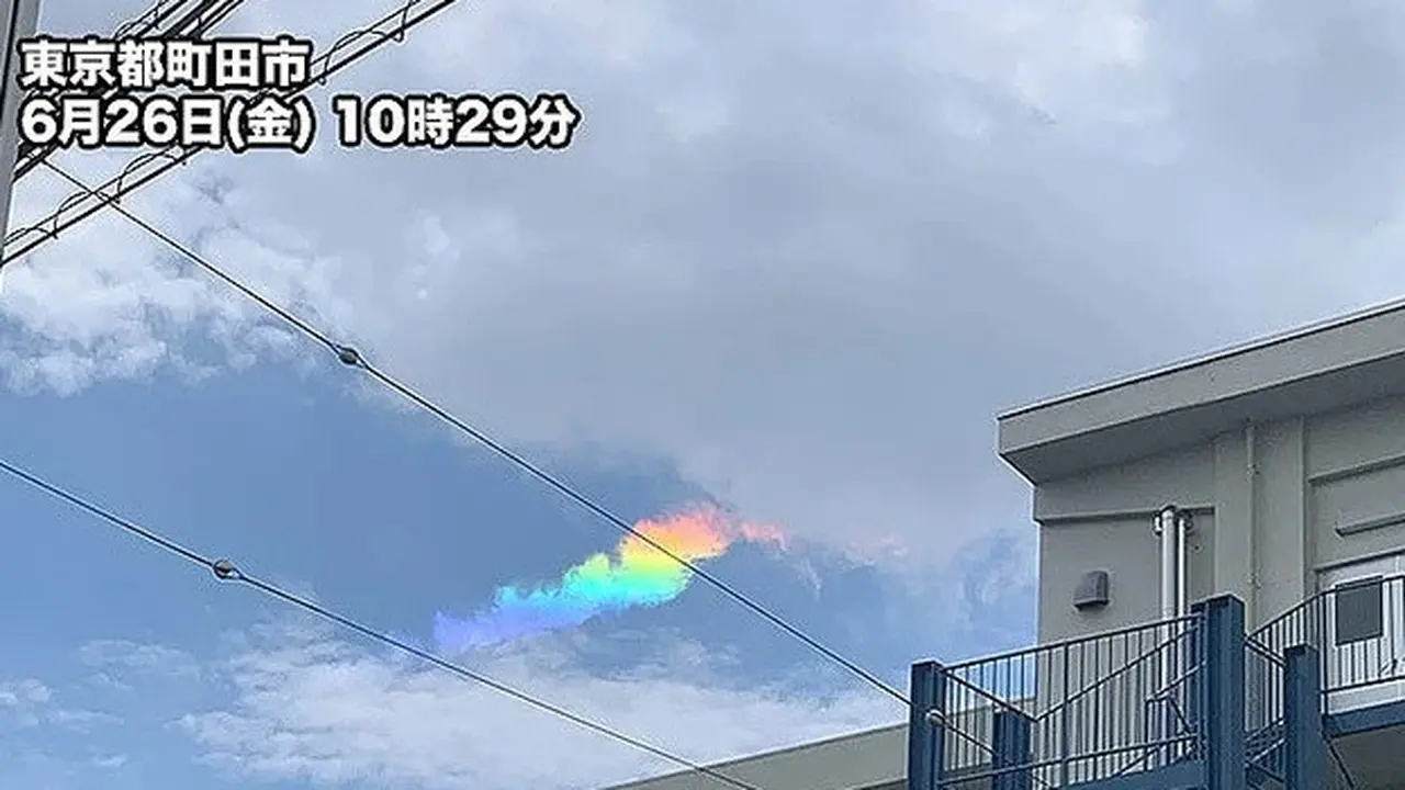 awan pelangi di langit Jepang