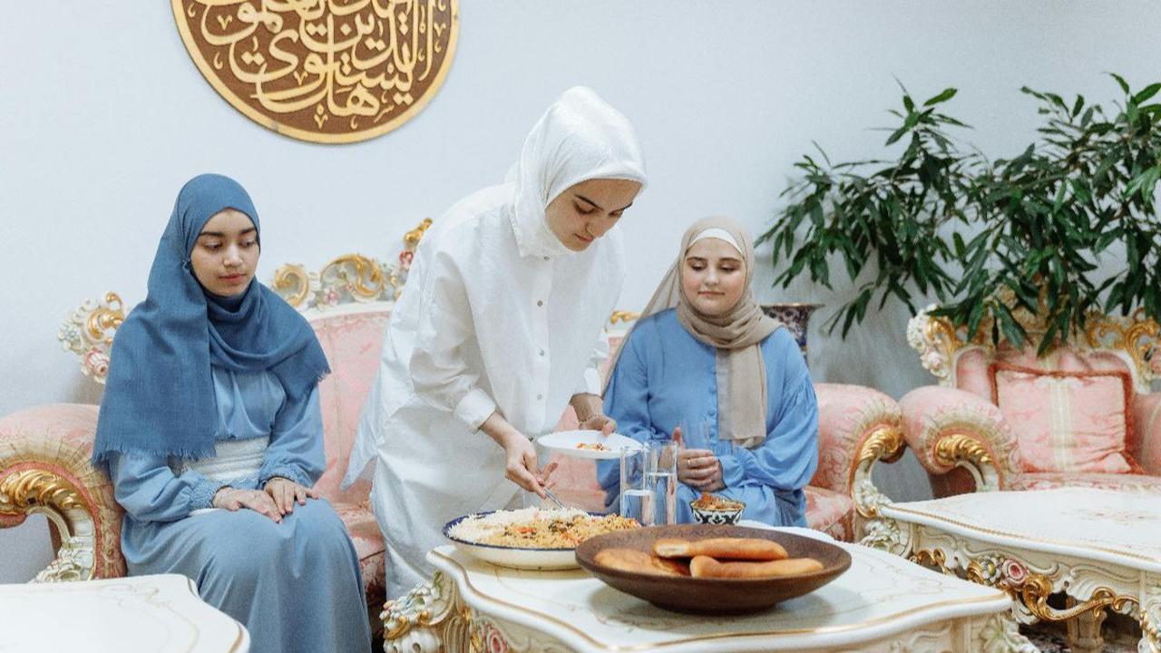 Doa Lupa Membaca Doa Makan, Lengkap Beserta Artinya