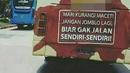 Benar juga nih pesannya. Coba satu bus jomblo semua, ada peluang buat PDKT tuh (Source: IST)