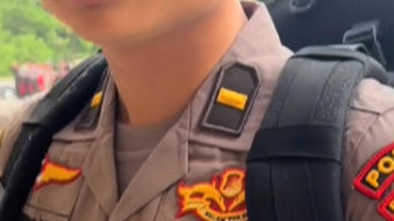 Ungkap Isi Tas