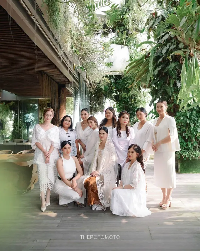 9 Potret pernikahan Hana Saraswati dan Justin Harijawan, penuh keharuan dan kebahagiaan