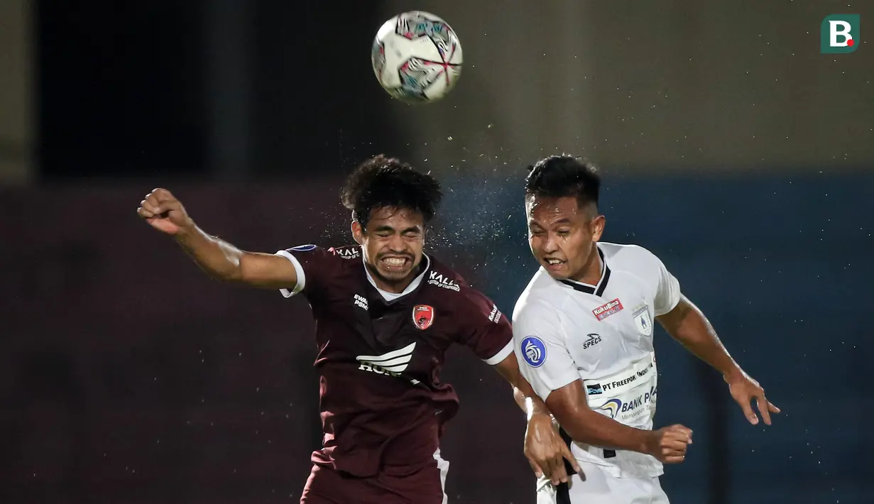 Dalam pertandingan yang berlangsung di Stadion Agung, Bantul, Sabtu (27/11/2021) tersebut PSM Makassar harus puas mendapatkan satu poin saat berjumpa Persipura Jayapura. (Bola.com/Bagaskara Lazuardi)