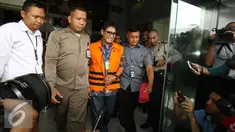 Tersangka dugaan korupsi pembangunan Stadion Hambalang tahun 2010-2012, Andi Zulkarnaen Mallarangeng alias Choel Mallarangeng usai diperiksa penyidik KPK, Jakarta, Senin (6/2). (Liputan6.com/Helmi Affandi)