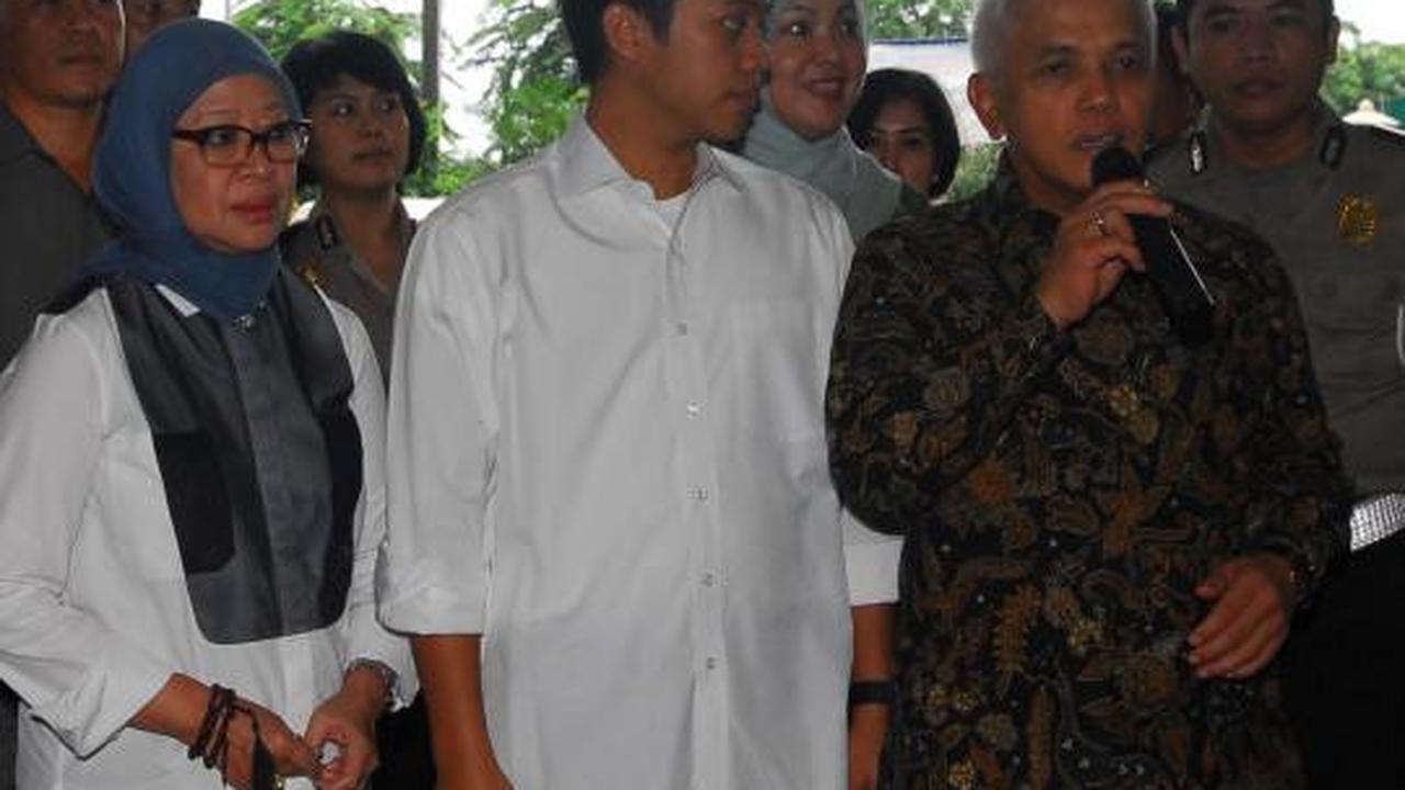 Hatta Rajasa antarkan Rasyid ke Ditlantas Polda Metro Jaya