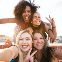 Cara memahami kandungan dalam sunscreen (foto: Pexels/Kampus Production)