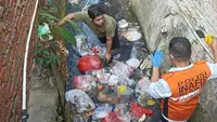 Polisi olah TKP penemuan jasad bayi di Bandar Lampung. (Liputan6.com/Istimewa).