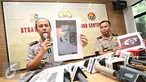 Kadiv Humas Polri Irjen Pol Boy Rafli Amar bersama Brigjen Agus Rianto menunjukkan gambar barang bukti dari lokasi penangkapan tiga orang terduga teroris di Surabaya, Jawa Timur, saat konpers di Jakarta, Kamis (9/6). (Liputan6.com/Immanuel Antonius)