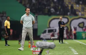 BRI Super League: PSIM Yogyakarta Pecat Pelatih Jean-Paul Van Gastel