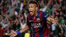 Penyerang Barcelona, Neymar merayakan selebrasi usai mencetak gol ke gawang Bayern Muenchen pada leg pertama babak semifinal Liga Champions di Camp Nou, Kamis (7/5/2015). Barcelona menang 3-0 atas Bayern Muenchen. (Reuters/Gustau Nacarino)