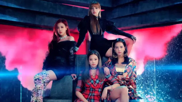 [Bintang] Sama-sama Comeback, Blackpink dan Red Velvet Tunjukkan Gaya Streetwear yang Colorful