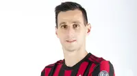 Nikola Kalinic akhirnya diresmikan AC Milan. (acmilan.com)