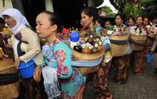Istri Foke ajak penjual jamu gendong buka puasa bersama