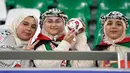 Suporter Palestina berpose jelang pertandingan sepak bola Grup C Piala Asia antara Iran dan Palestina di Education City Stadium, Al Rayyan, Qatar, Minggu (14/1/2024). (AP Photo/Aijaz Rahi)