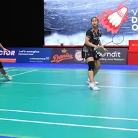 Ganda campuran Indonesia Rehan Naufal Kusharjanto/Lisa Ayu Kusumawati&nbsp;lolos ke babak 16 besar Denmark Open 2024 setelah menyingkirkan pasangan India Sathish Kumar Karunakaran/Aadya Variyath. Rehan/Lisa menang&nbsp;21-19 dan 21-15&nbsp;di Jyske Bank Arena, Selasa (15/10). (foto: PP PBSI)