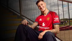 Benjamin Sesko resmi bergabung dengan Manchester United. (Bola.com/Dok. Manutd)