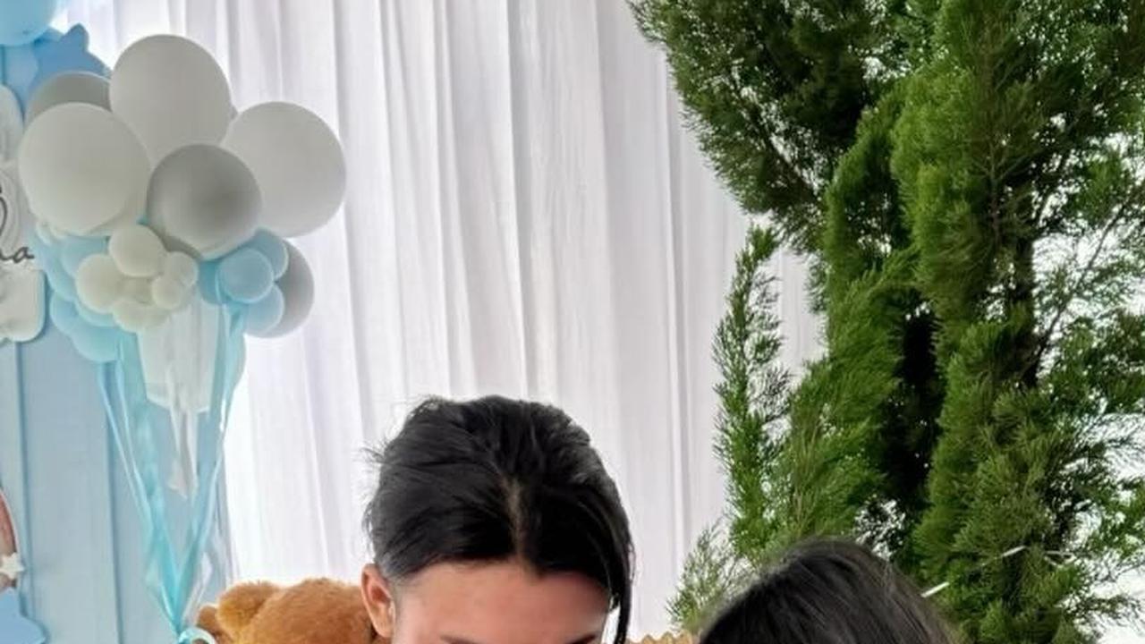 Momen Charly Van Houten saat Gendong Bayi, Netizen Sebut 'Gemesnya Baby Shakti, Jadi Pengen Cium Bapaknya