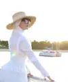 9. Meski terkesan simple, penampilan Syahrini kali ini begitu menawan dan elegan bak bangsawan.
