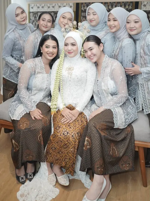 Model Kebaya Brokat Simpel Amanda Manopo saat Jadi Bridesmaid