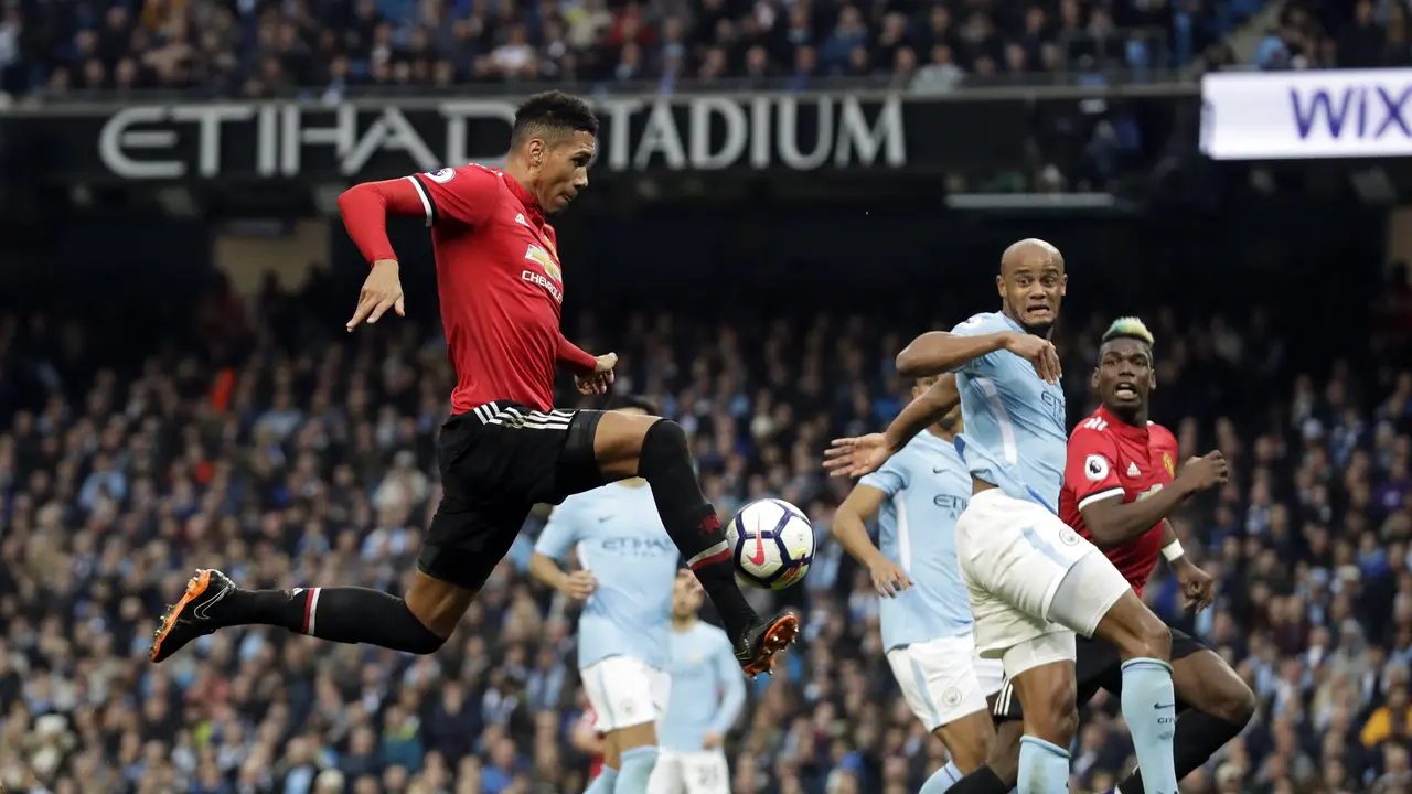 Smalling Cetak Gol Ketiga MU