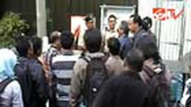 Manajemen harian Surabaya Post mendatangi Konjen AS untuk melayangkan protes atas sikap arogan staf keamanan kantor tersebut. 