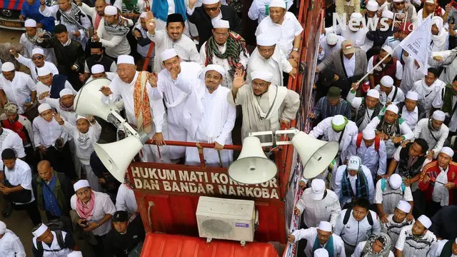 Pimpinan Front Pembela Islam (FPI) Rizieq Shihab hari ini menjalani pemeriksaan di Polda Metro Jaya, terkait kasus dugaan makar.