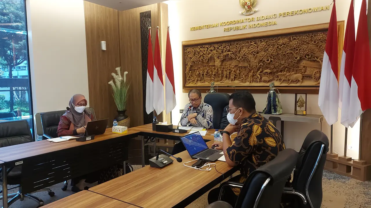 Deputi Bidang Koordinasi Kerja Sama Ekonomi Internasional Edi Pambudi secara virtual dalam Rapat Koordinasi terkait Pilar Ekonomi ASEAN 2023, Jumat (13/1/2023). (Dok Kemenko Perekonomian)