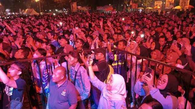 Konser Prabu Bersama Indonesia Maju yang menampilkan Dewa 19 di Gor Satria Purwokerto. (Foto: Coki untuk Liputan6.com)
