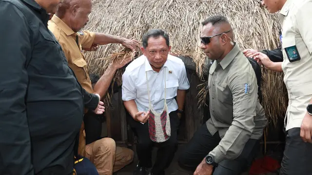 Mendagri dan Menteri PKP Sambangi Papua Pegunungan, Ikut Lestarikan Tradisi Bakar Batu
