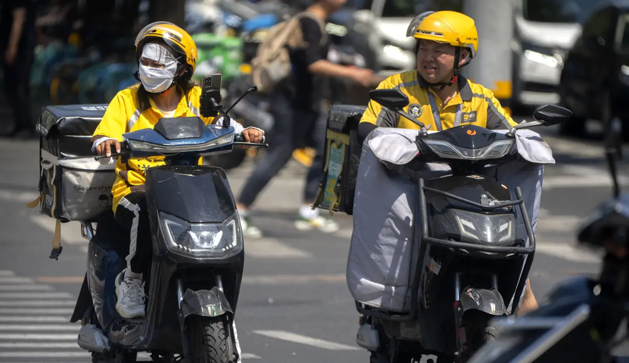 Karena suhu tertinggi sekali lagi diperkirakan akan naik menjadi sekitar 40 derajat Celcius (104 derajat Fahrenheit). (AP Photo/Mark Schiefelbein)