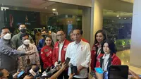 Presiden Joko Widodo (Jokowi) usai menghadiri HUT PSI ke-8 di Jakarta Theater, Jakarta Pusat, Selasa (31/1/2023) (Liputan6.com/Muhammad Radityo Priyasmoro)