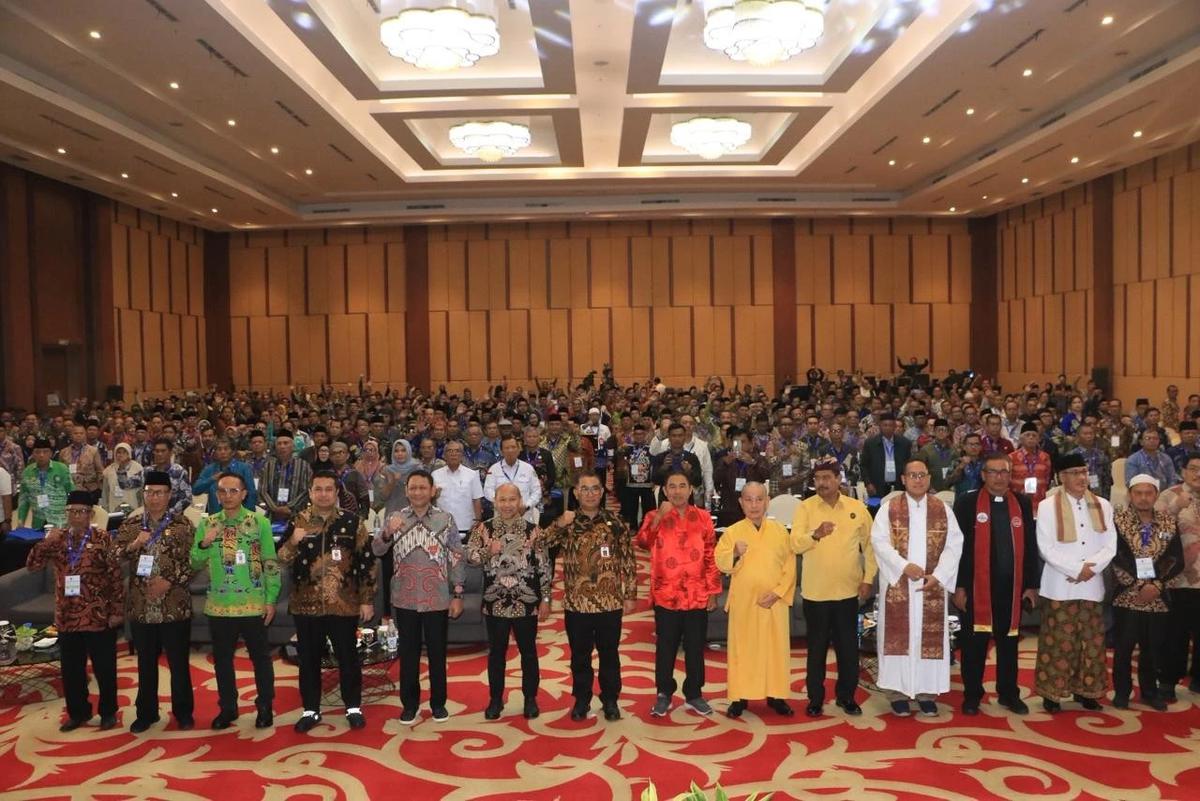 Dirjen Polpum Kemendagri Akmal Malik saat Rakornas FKUB dan kunjungan ke rumah ibadat di Kota Bekasi