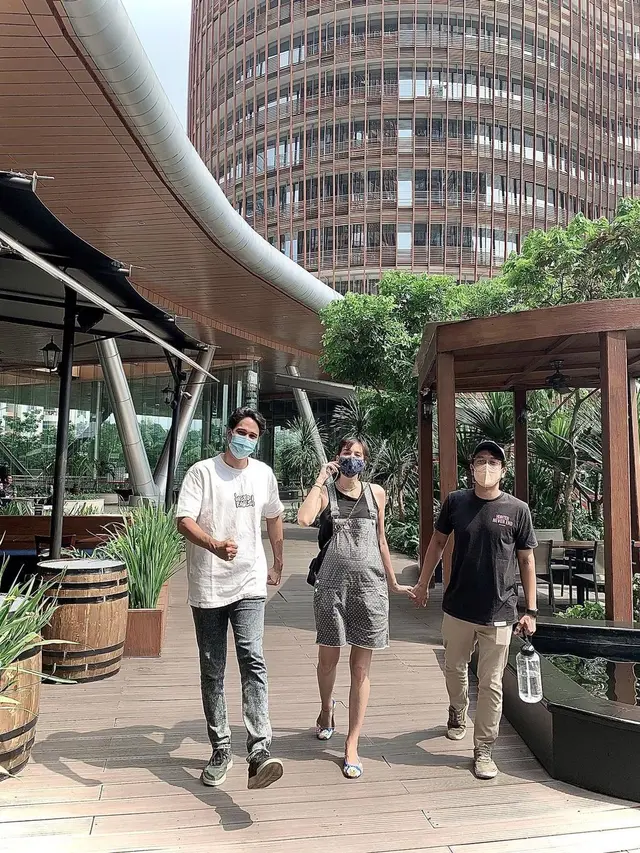 Makin Buncit, Ini 6 Potret Nadine Chandrawinata Saat Hamil dan Jalani Aktivitas